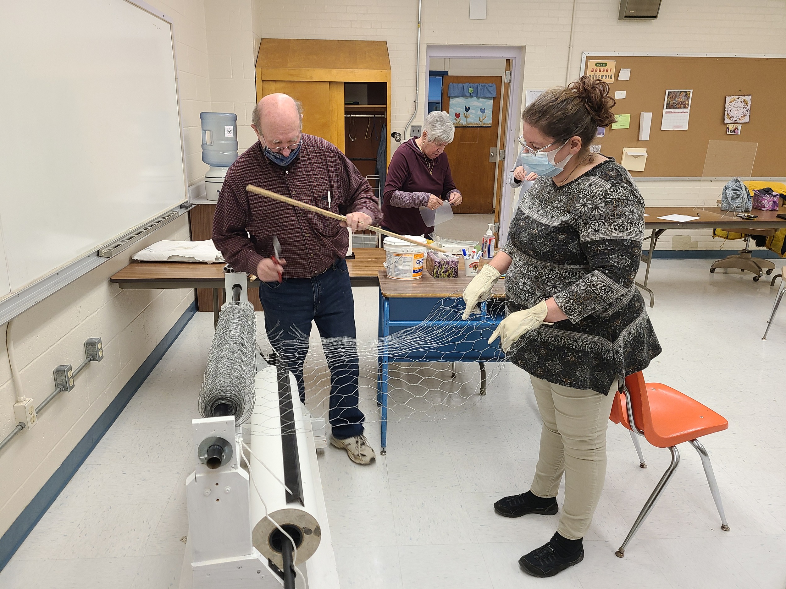 Gerald Fongemie (left) introduces the first step for creating the Grosses Têtes by cutting chicken wire with student Jonna Boure (right) on November 9, 2021. (Emily Jerkins | St. John Valley Times)